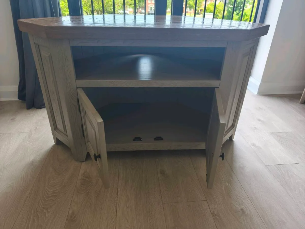 TV Unit - Image 4