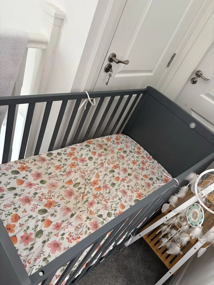 baby cot - Image 2