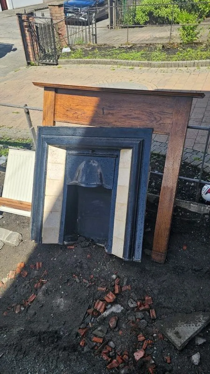 Metal and tiled fireplace with wooden mantle. With 4 panel internal door - Image 2