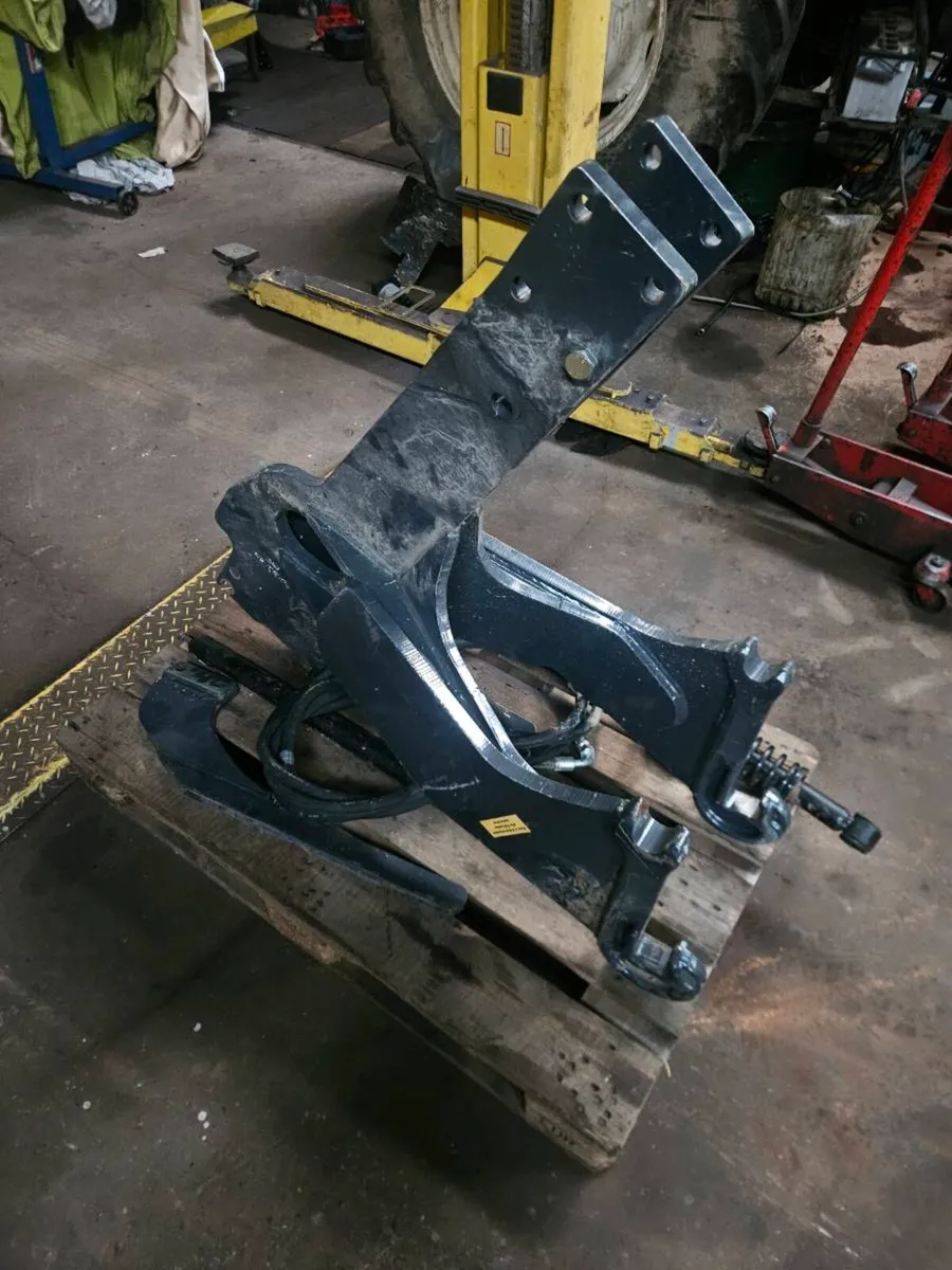 Tractor front loaders ,buckets ,mf front linkage - Image 3
