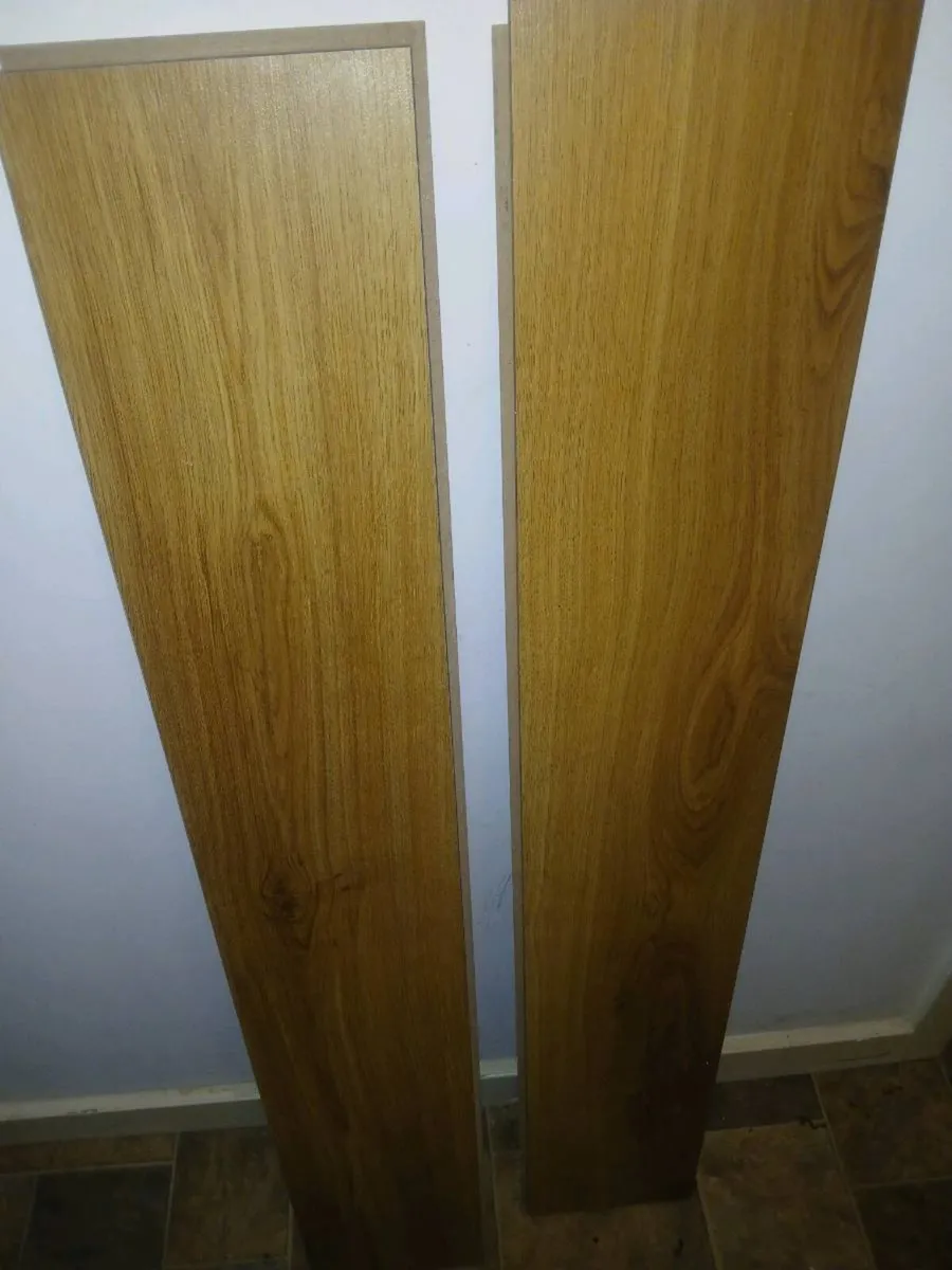 13.5 square metrea Laminate floor - Image 1