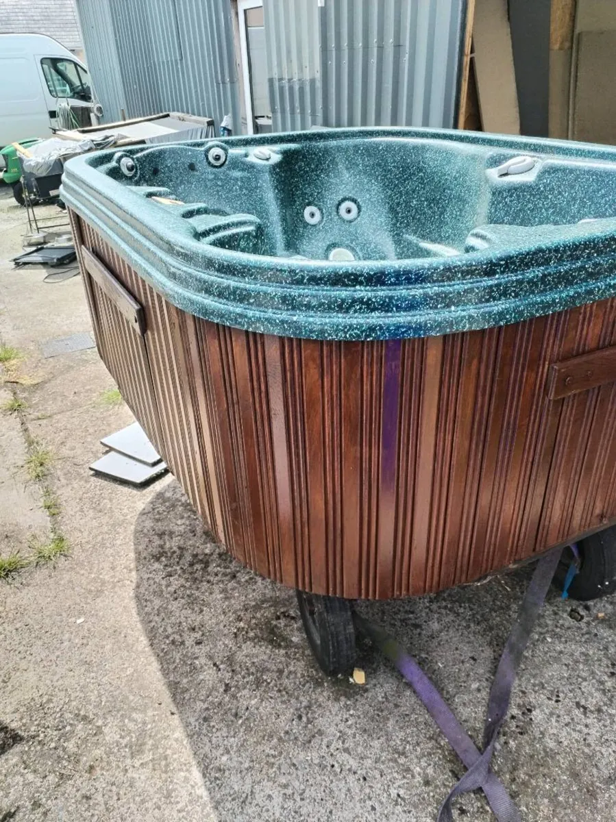 Hot tube - Image 4