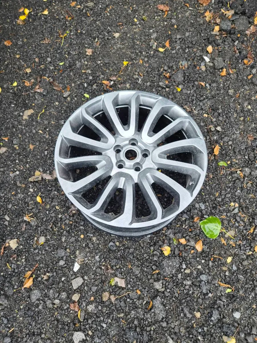 22" genuine OEM range rover sport alloys - Image 2