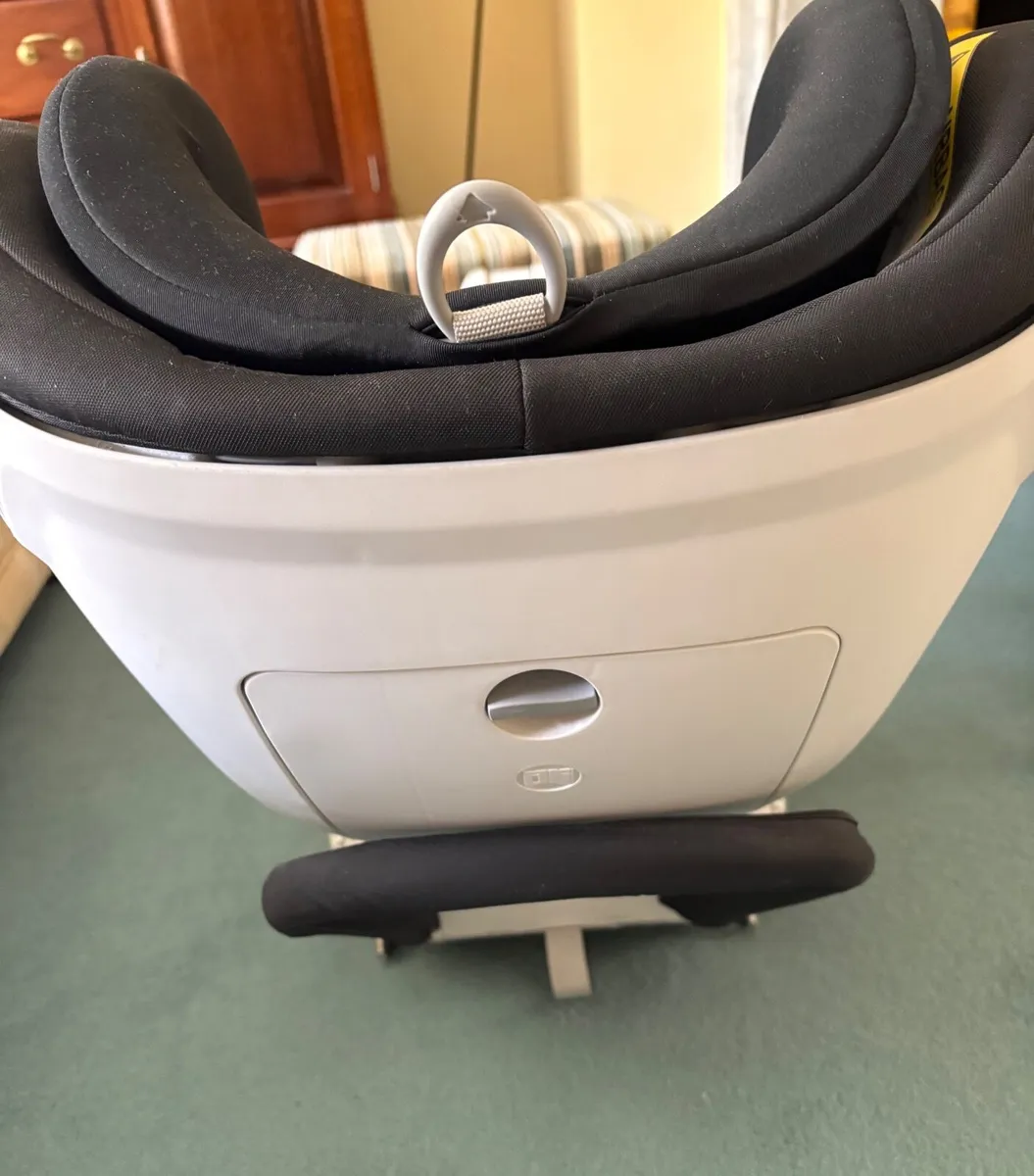 Car Seat - Image 3