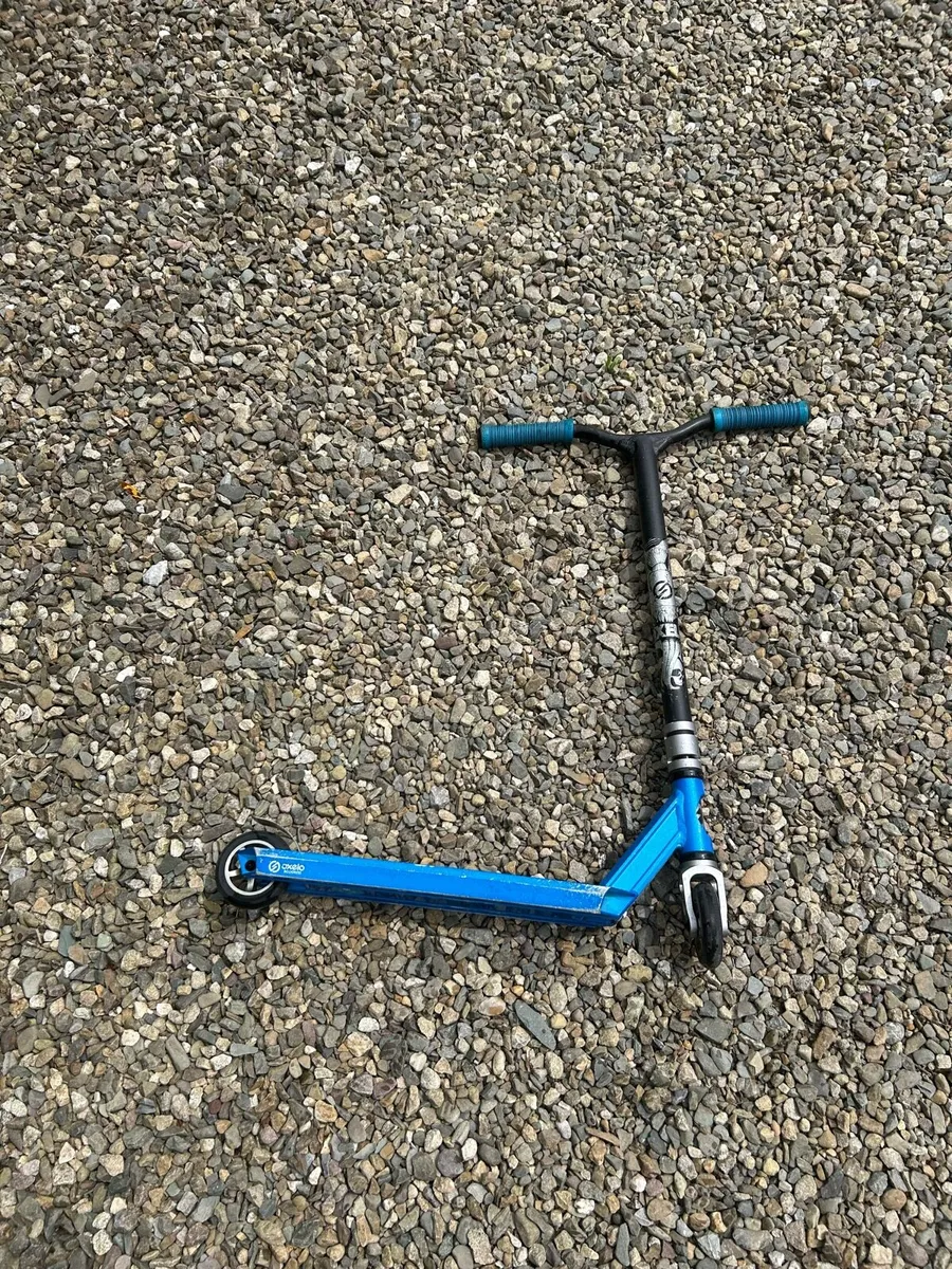 Scooter x2 skateboard x1 - Image 1
