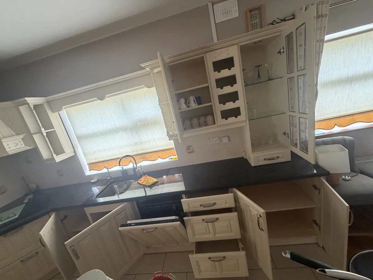 Kitchen with Granite Worktops - Image 4