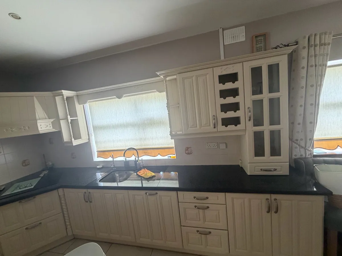 Kitchen with Granite Worktops - Image 3
