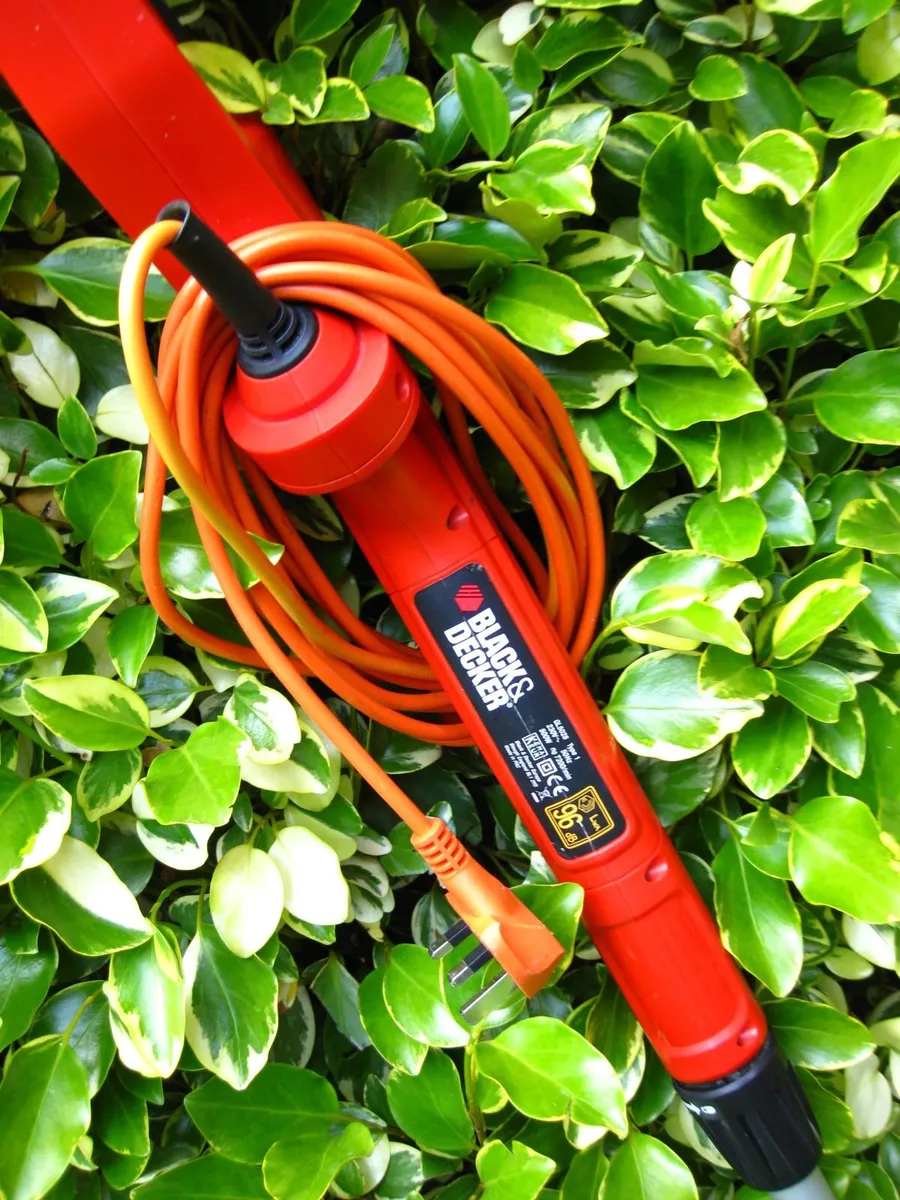 Spotless Black & Decker Quality Electric Strimmer. - Image 4