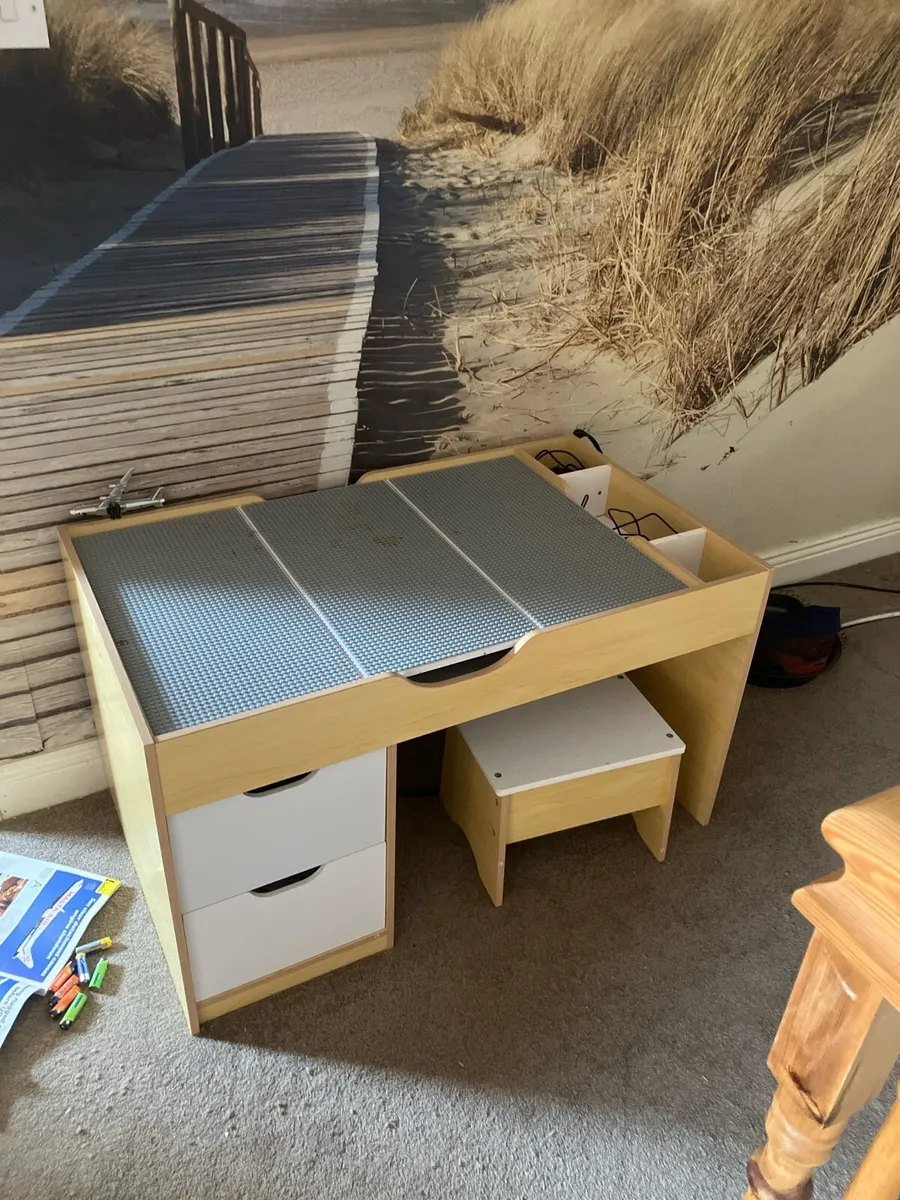 Lego table - Image 1