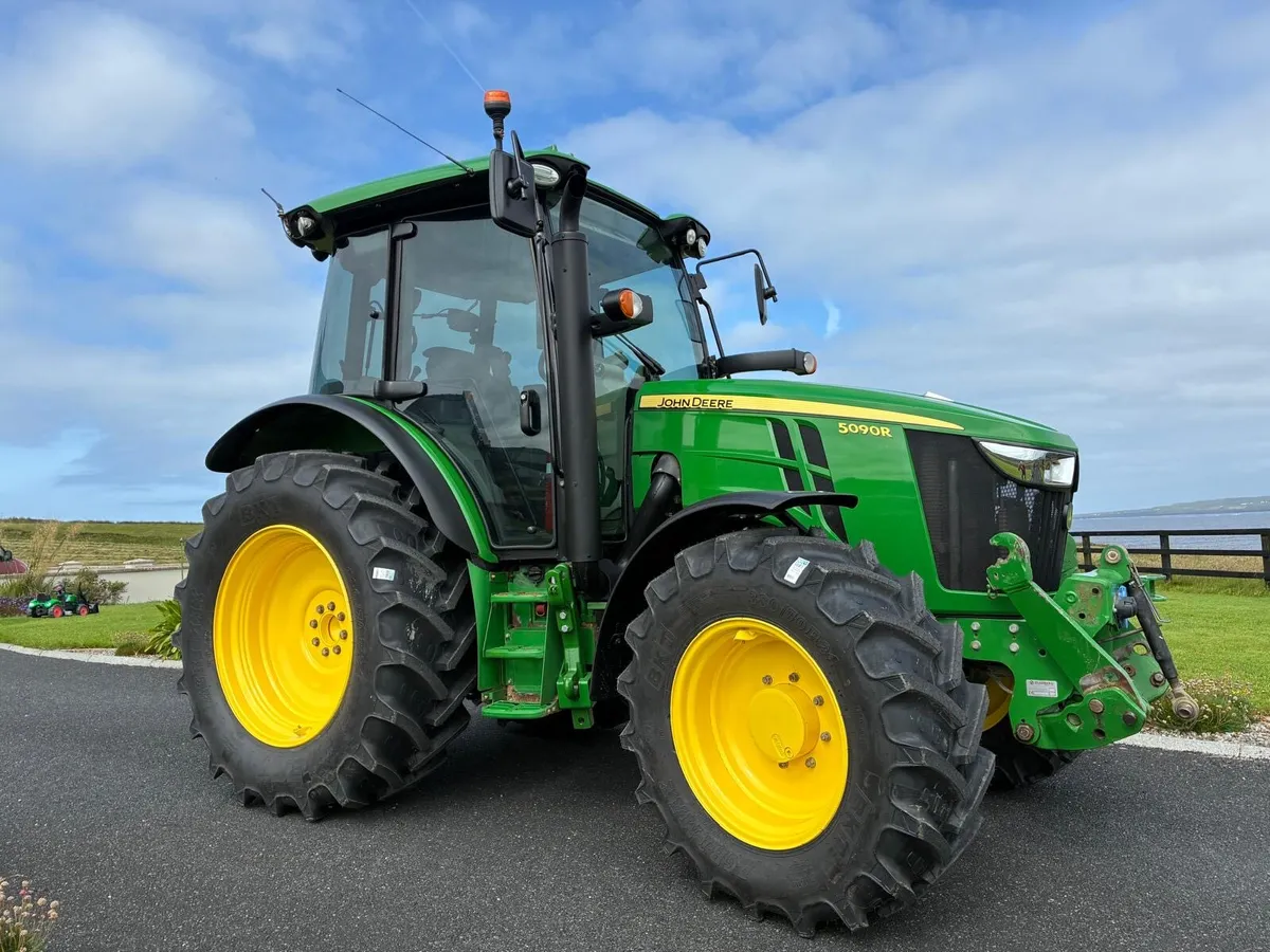 John Deere 5090R - Image 1