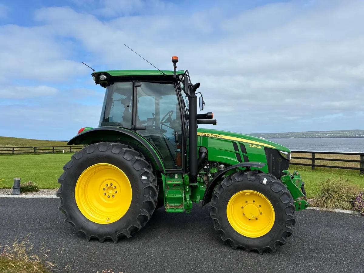John Deere 5090R - Image 2