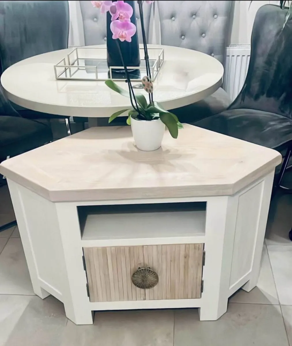 Stunning Solid Oak Tv Stand - Image 2