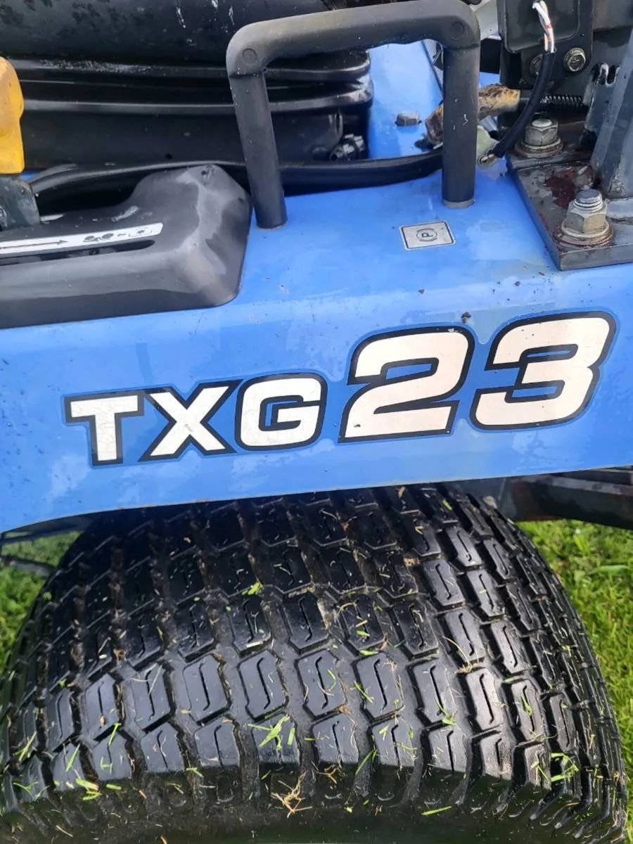 Compact tractor - Image 2