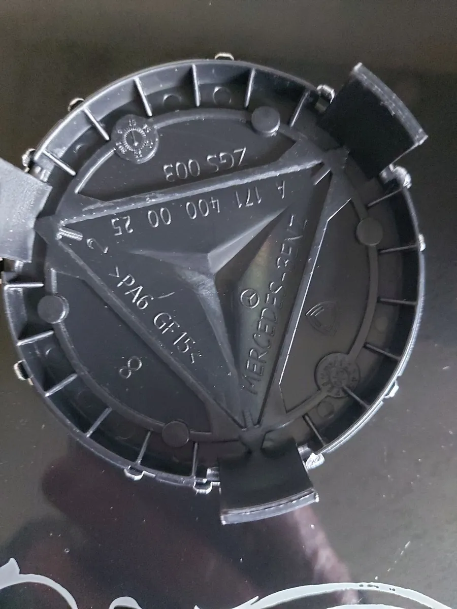 4 x Mercedes centre caps - FREE POST - Image 4