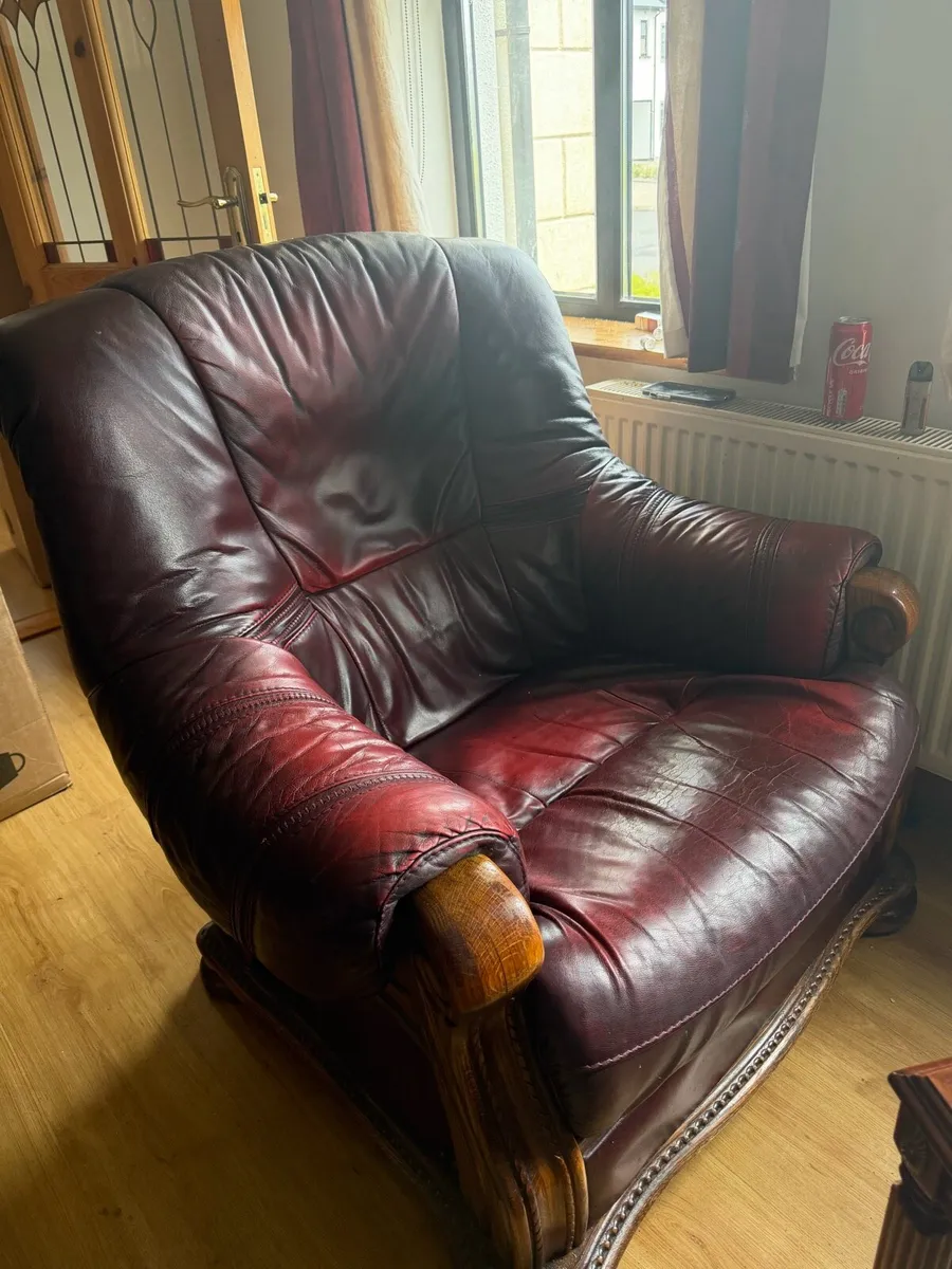 3-1-1 leather couch suite. - Image 3