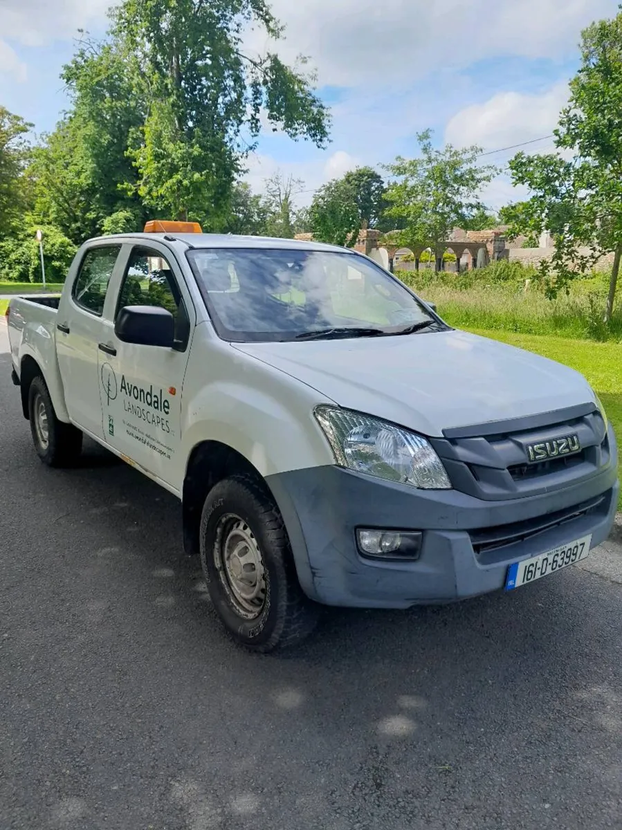 Izuzu d max 2016 please read add - Image 1
