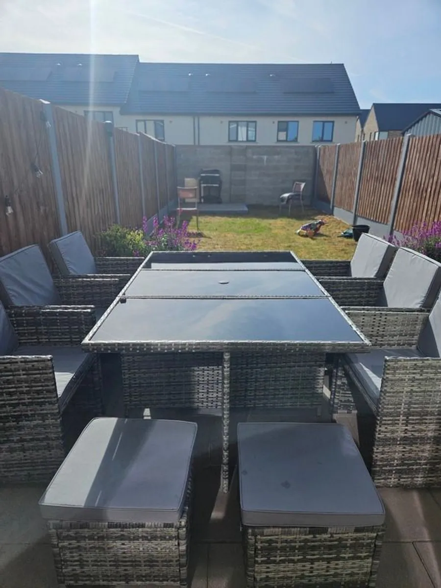 Garden rattan table with chairs - Image 4