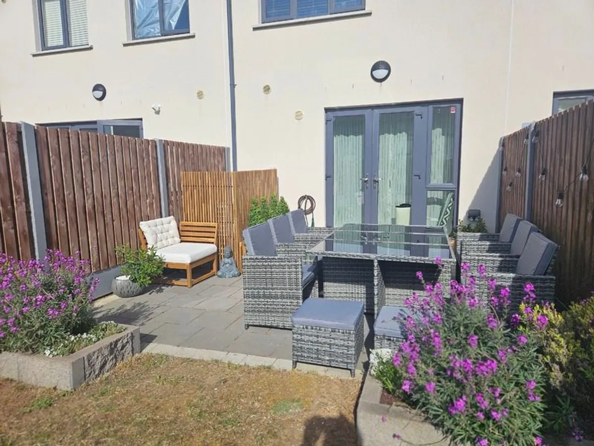 Garden rattan table with chairs - Image 1