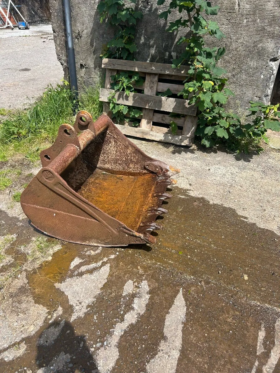 3 foot bucket - Image 1