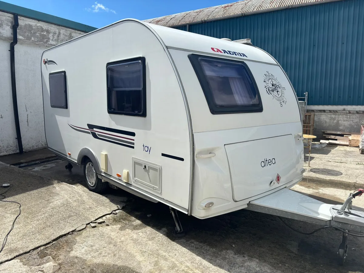 Adria altea fixed bed lightweight caravan - Image 2