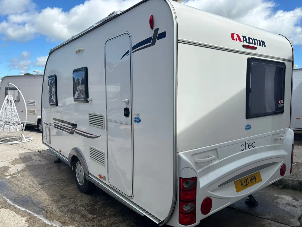 Adria altea fixed bed lightweight caravan - Image 3