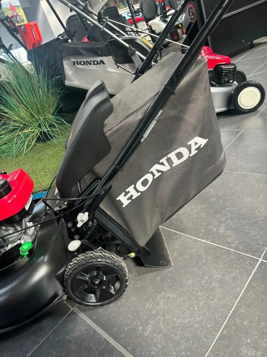 Honda HRN536 VYE walkbehind lawnmower - Image 2