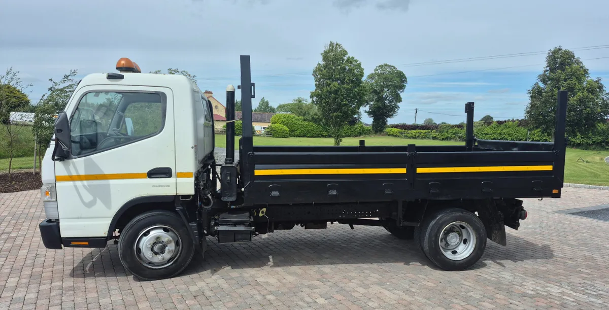 2013 mitsubishi canter 7.5 tipper - Image 3