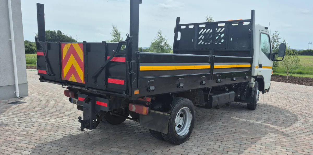 2013 mitsubishi canter 7.5 tipper - Image 4