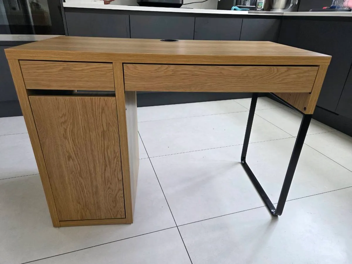 Study desk - Image 1