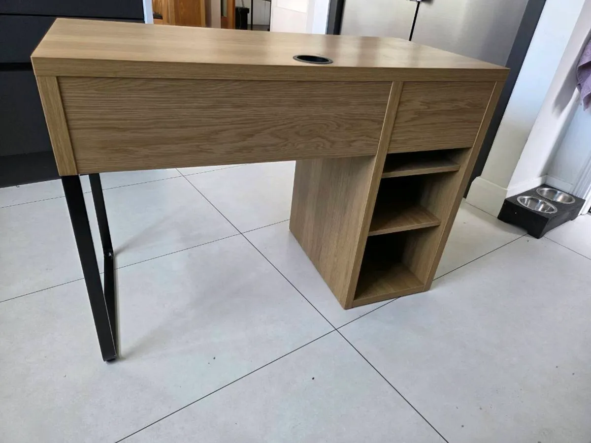 Study desk - Image 3