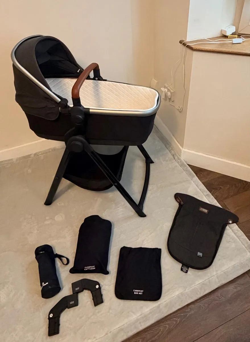 Silver Cross Pushchair, Carrycot and Car Seat - Image 2