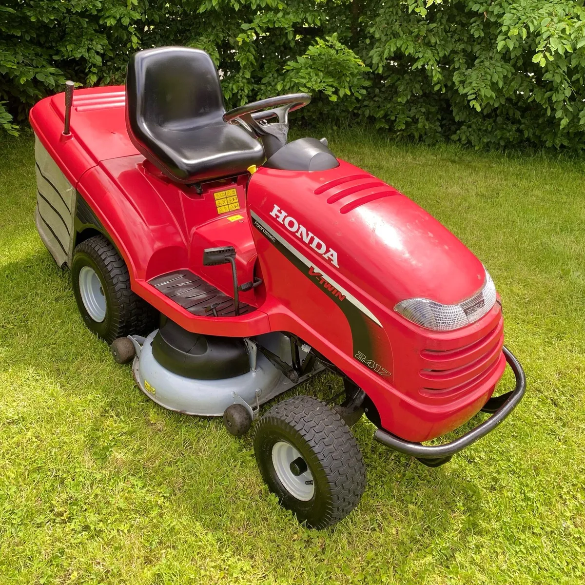 Honda 2417 ride on - Image 1