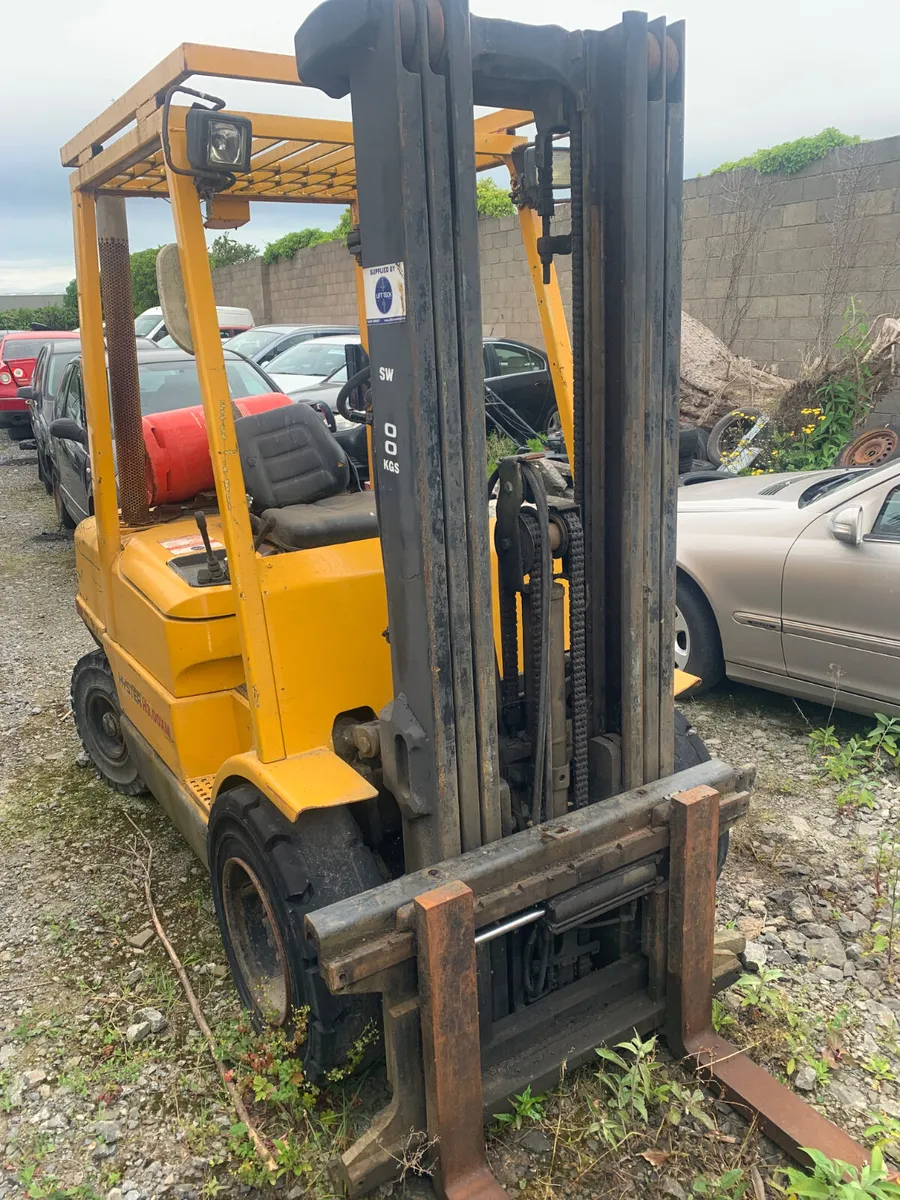 HYSTER  GAS FORKLIFT  NO DAMAGE - Image 3