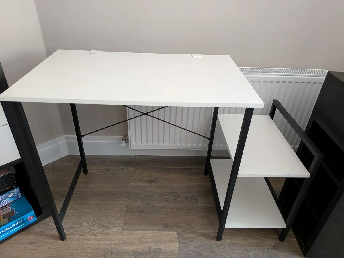 Desk table