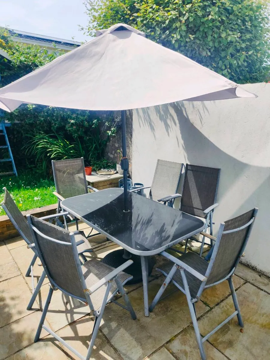 Garden furniture - Image 1