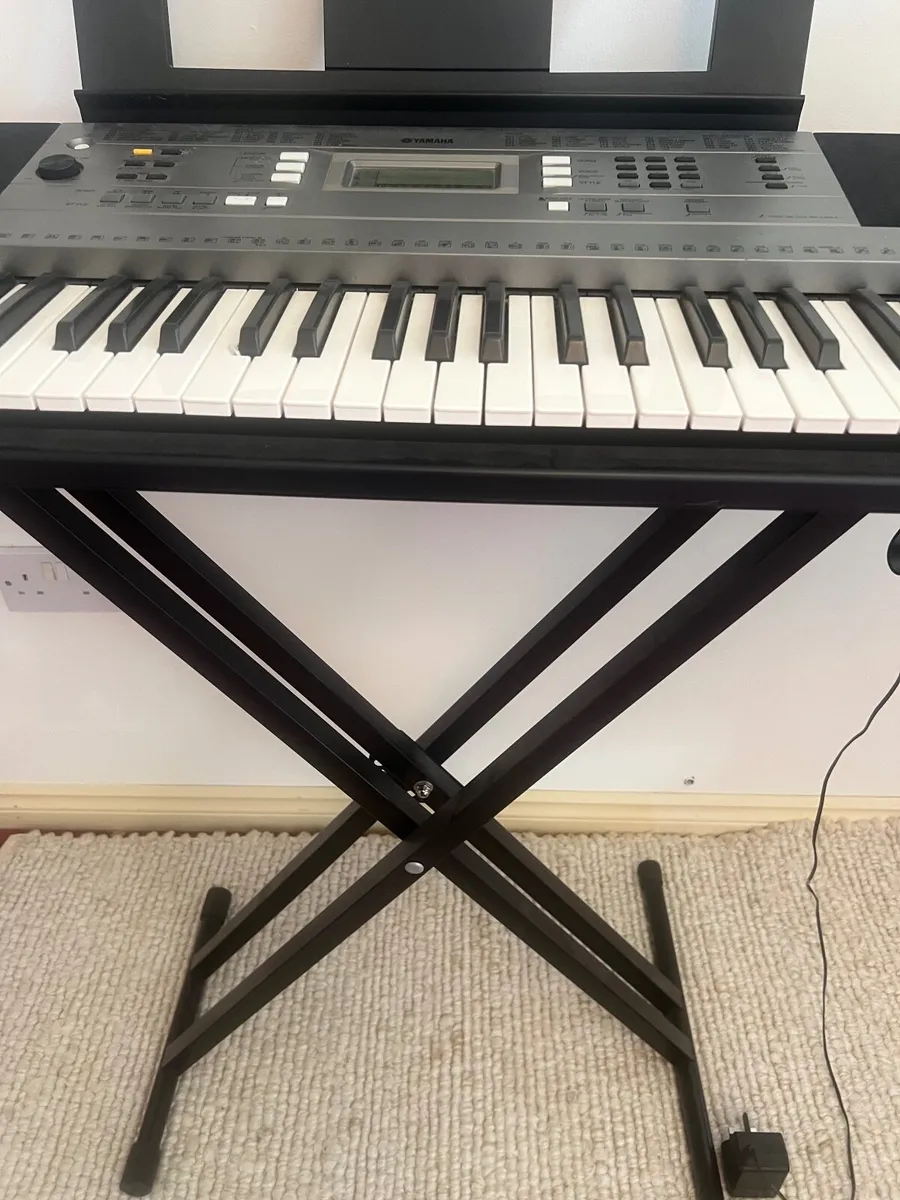 Yamaha PSR E353 digital keyboard with stand - Image 1