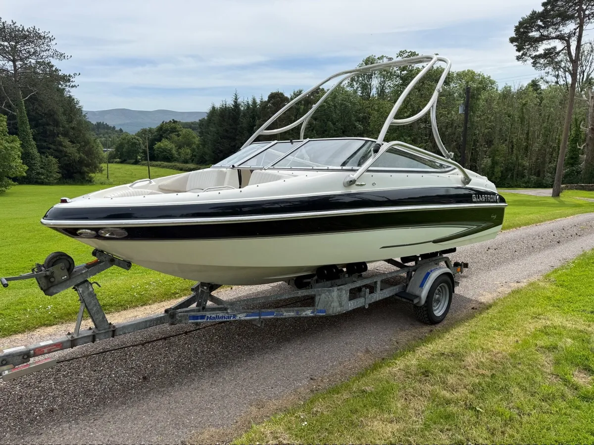 Glastron GXL185 Bowrider Speedboat - 4.3L Volvo - Image 1