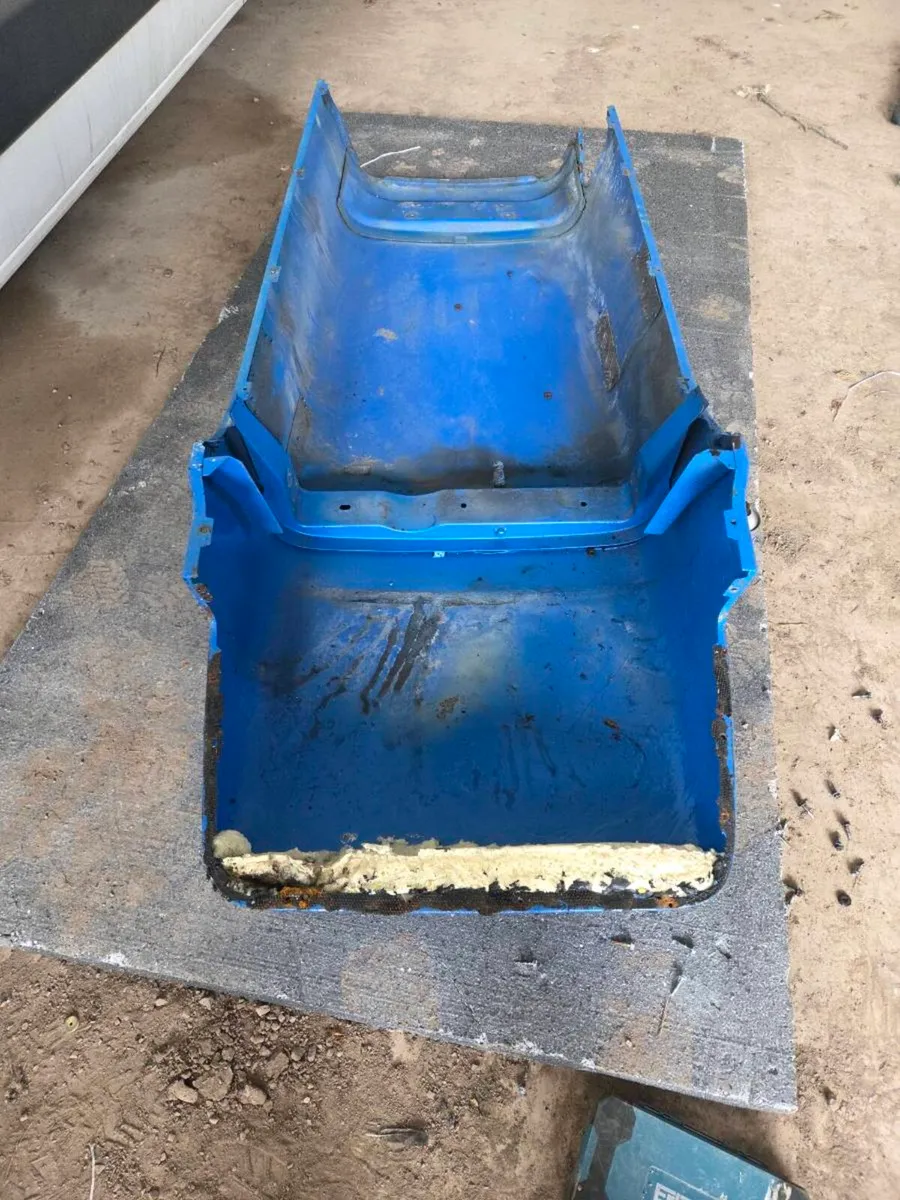 Newholland tm 150 bonnet - Image 4