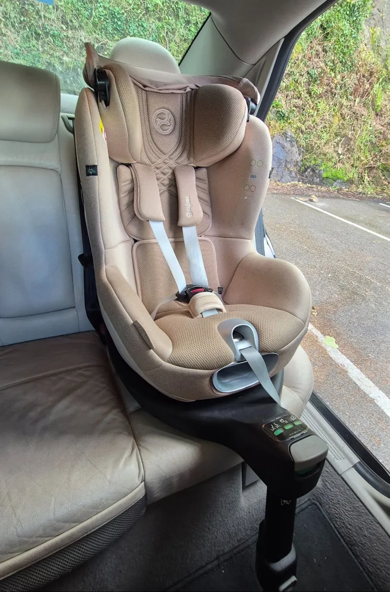 Cybex Sirona T+ car seat and Cybex Z Base - Image 3