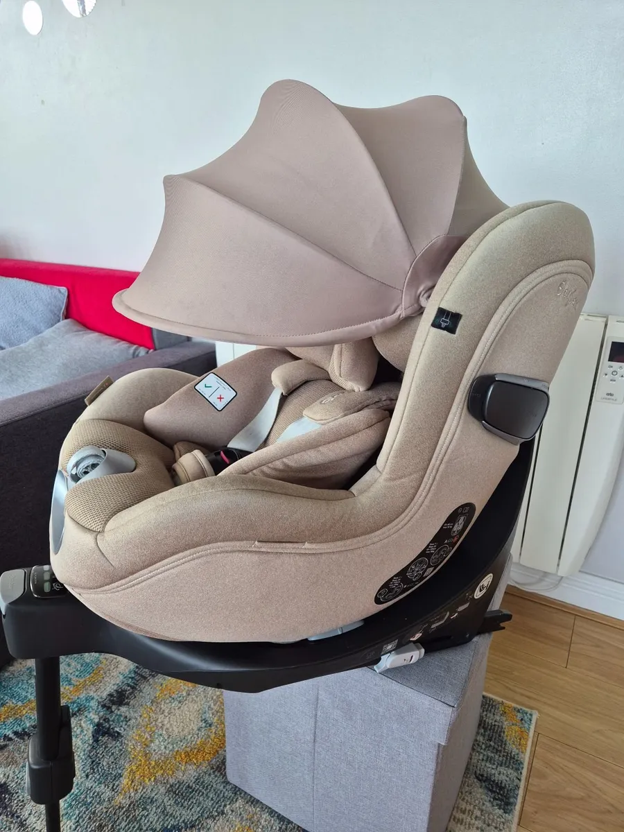 Cybex Sirona T+ car seat and Cybex Z Base - Image 1