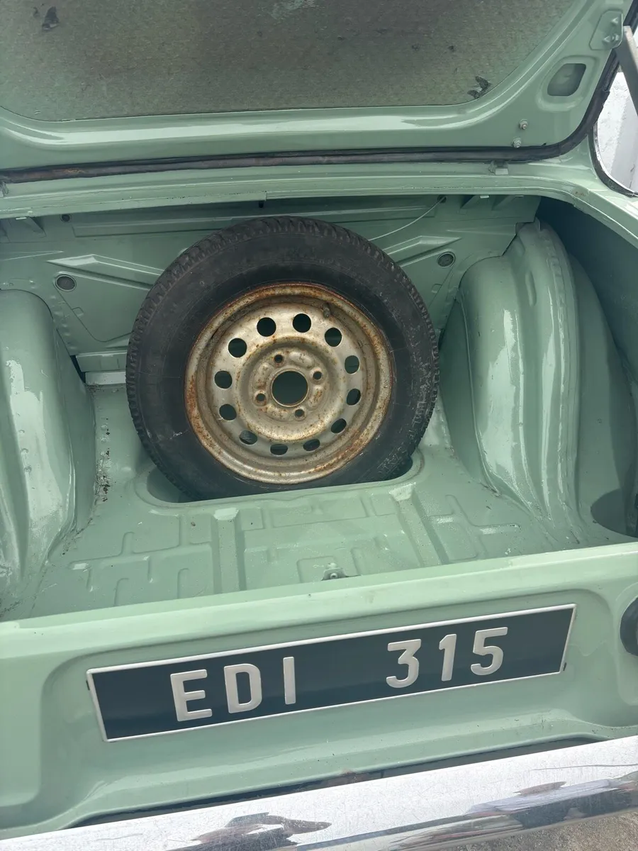 Vintage Car - Image 2
