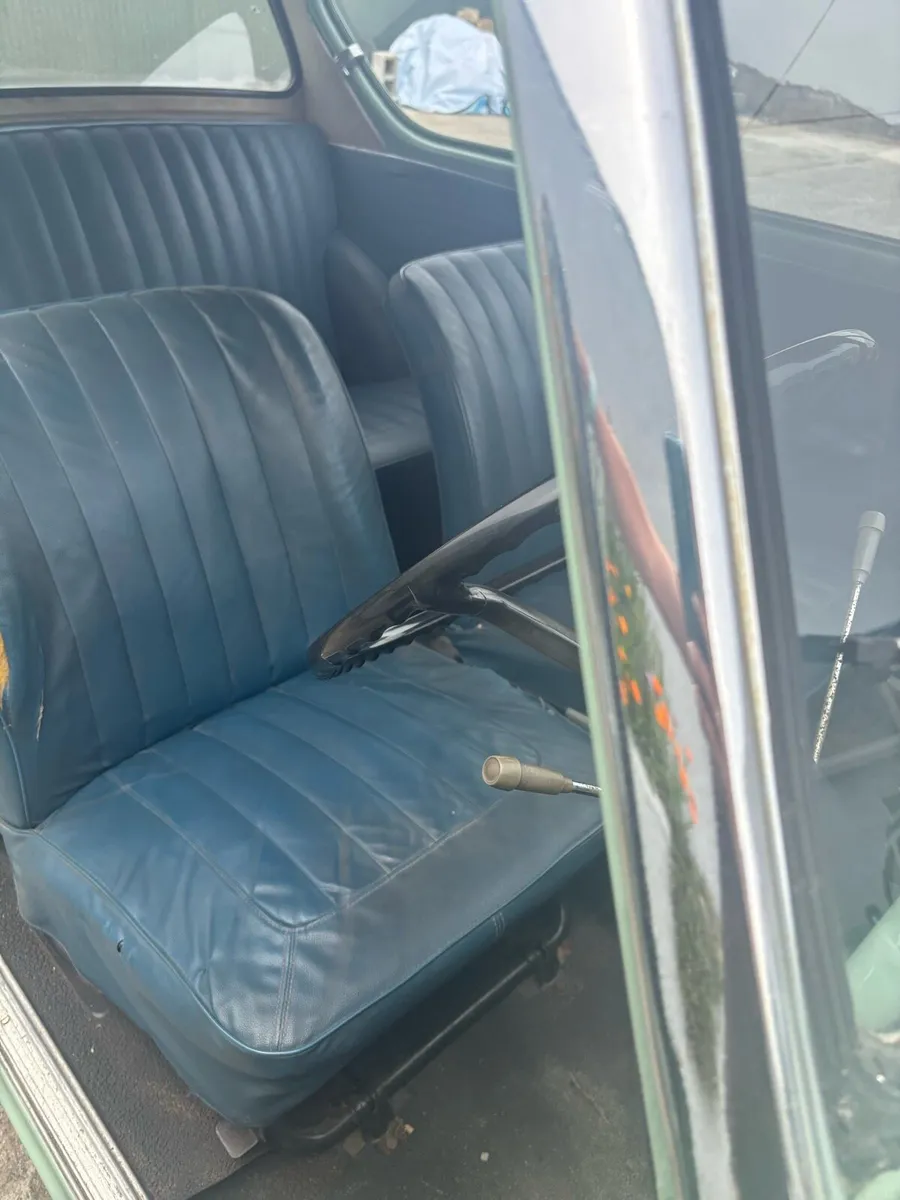Vintage Car - Image 3