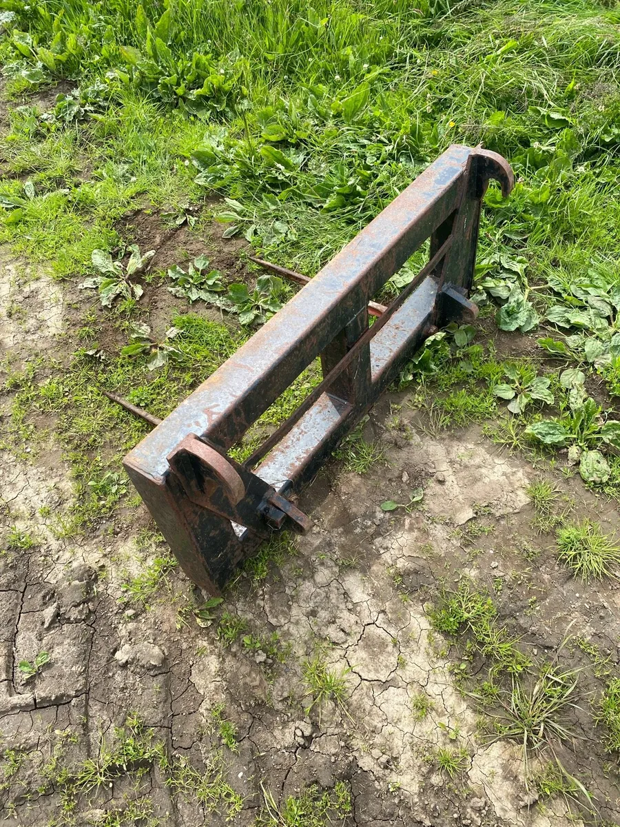 Bale spike - Image 1