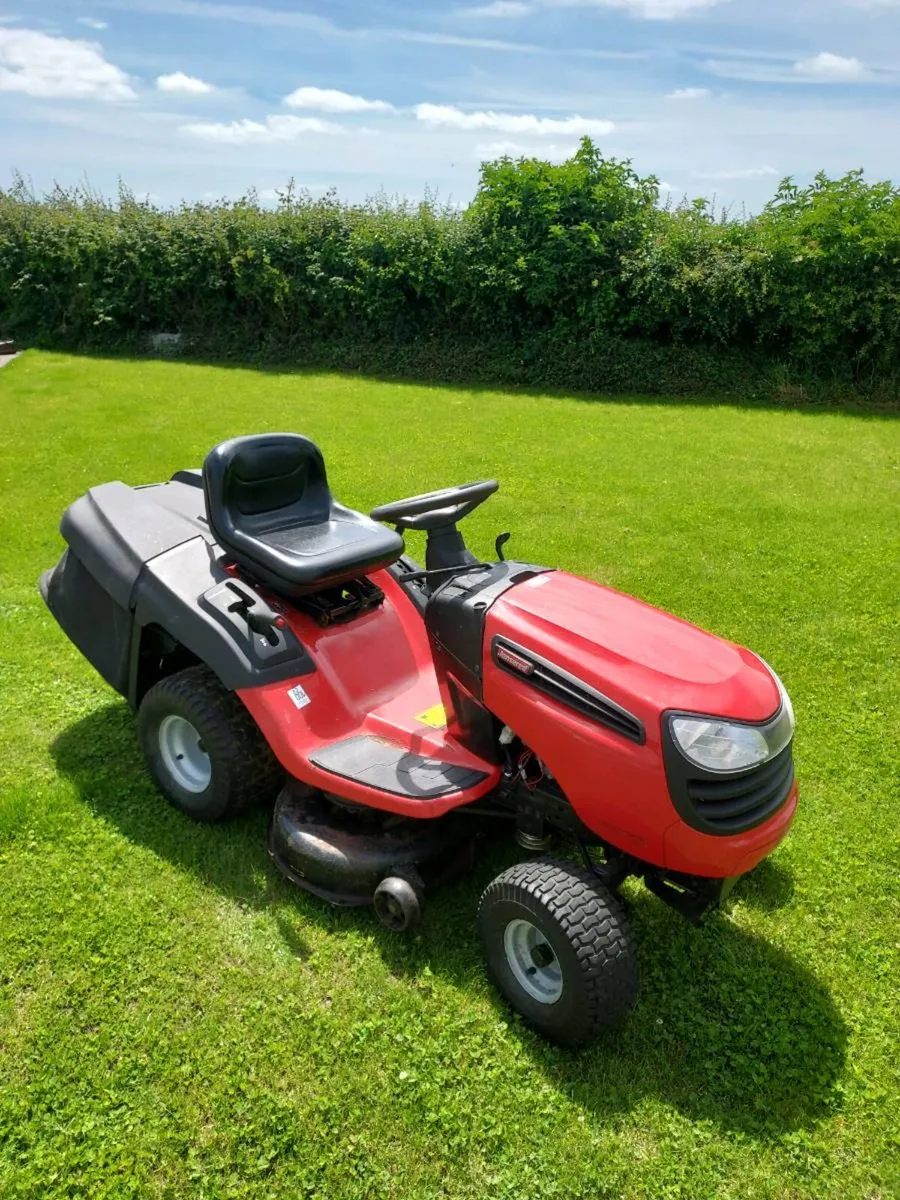 Jonsered LT2317 Ride on Mower - Image 1
