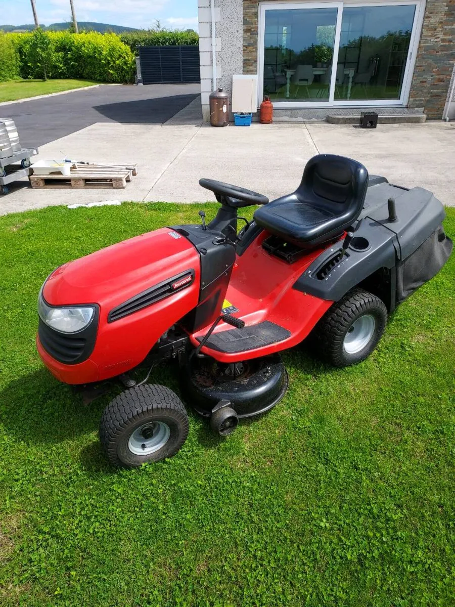 Jonsered LT2317 Ride on Mower - Image 2