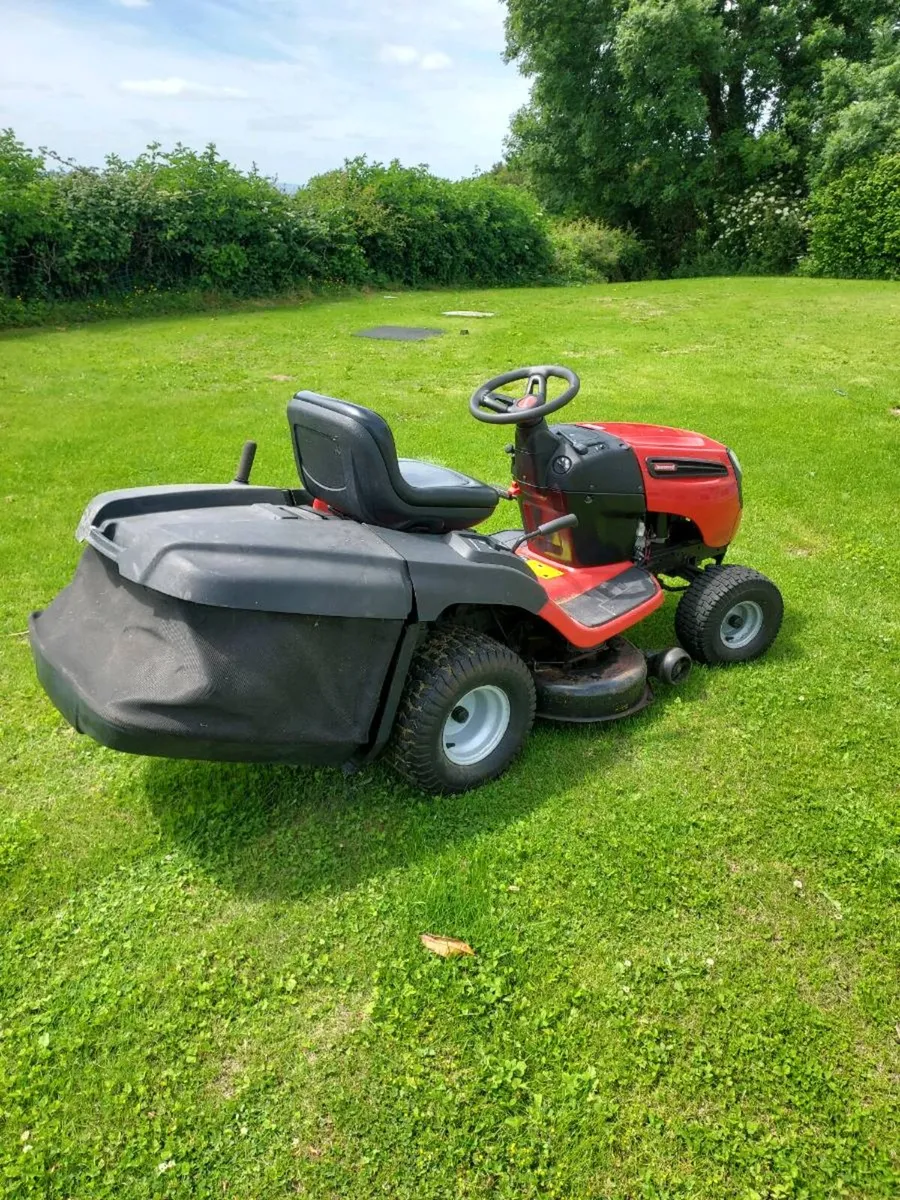 Jonsered LT2317 Ride on Mower - Image 3