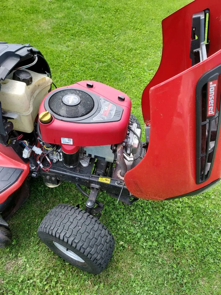 Jonsered LT2317 Ride on Mower - Image 4