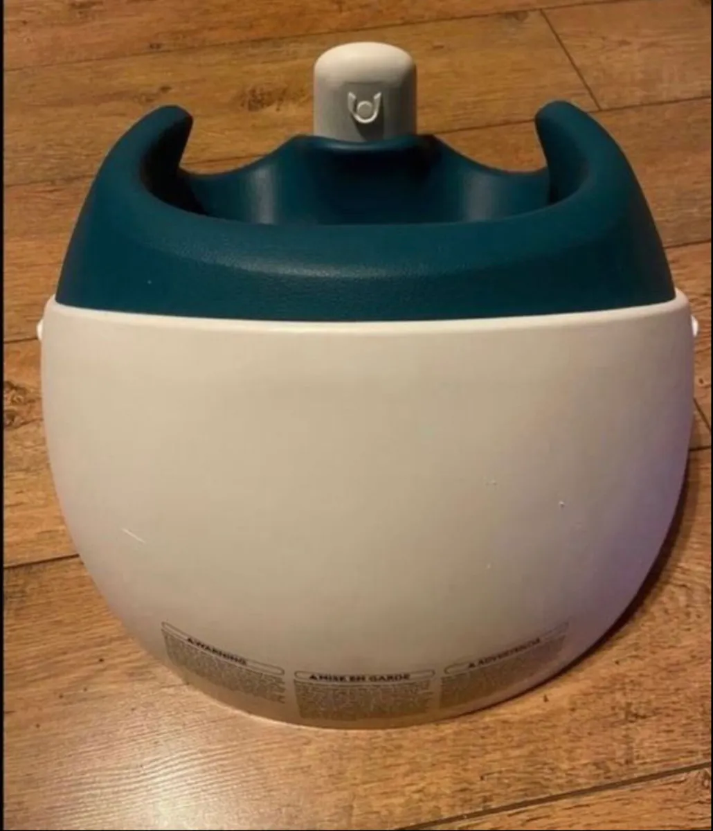 Seat with detachable tray - Image 3