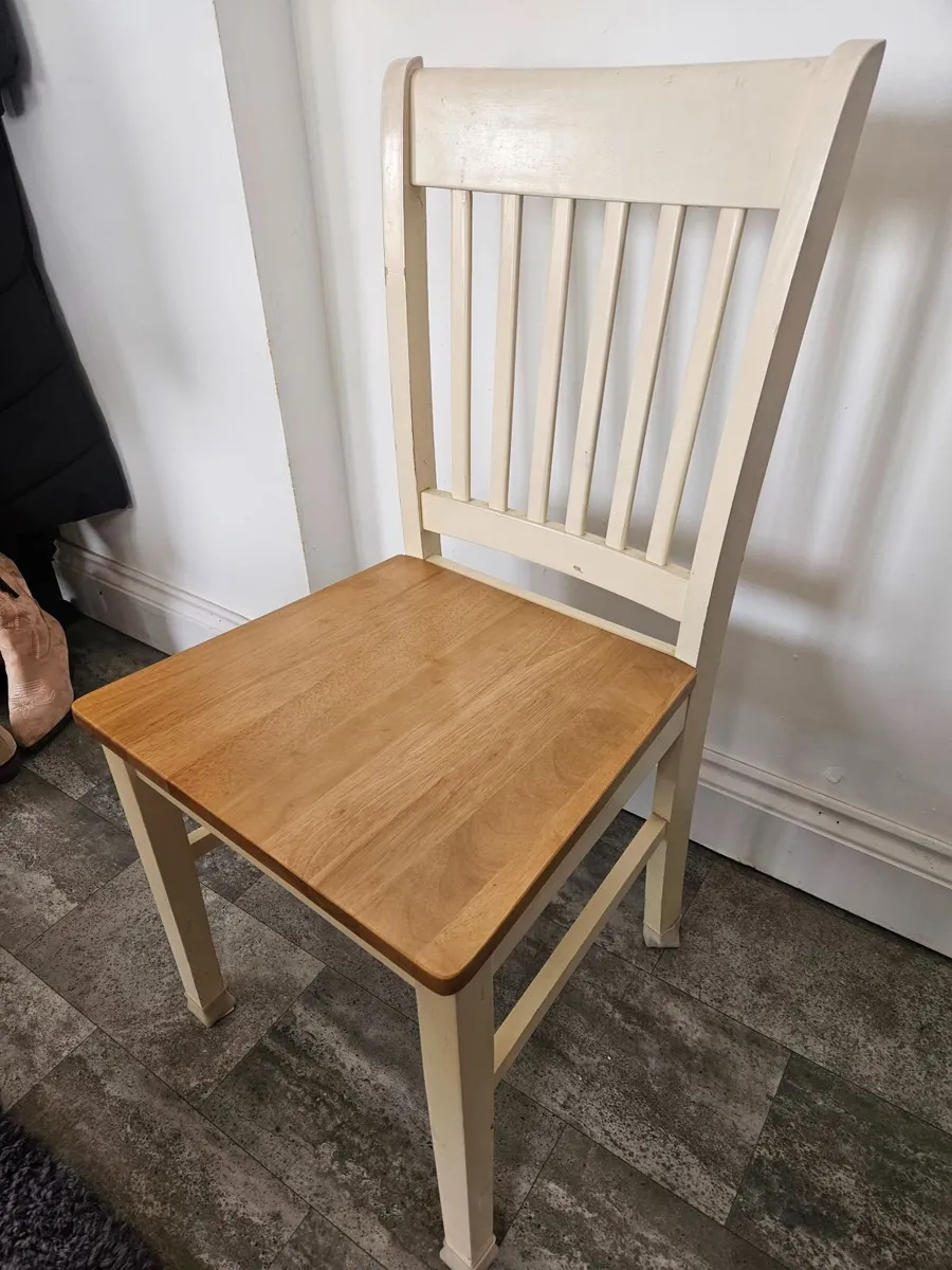 Table and Chairs - Image 3