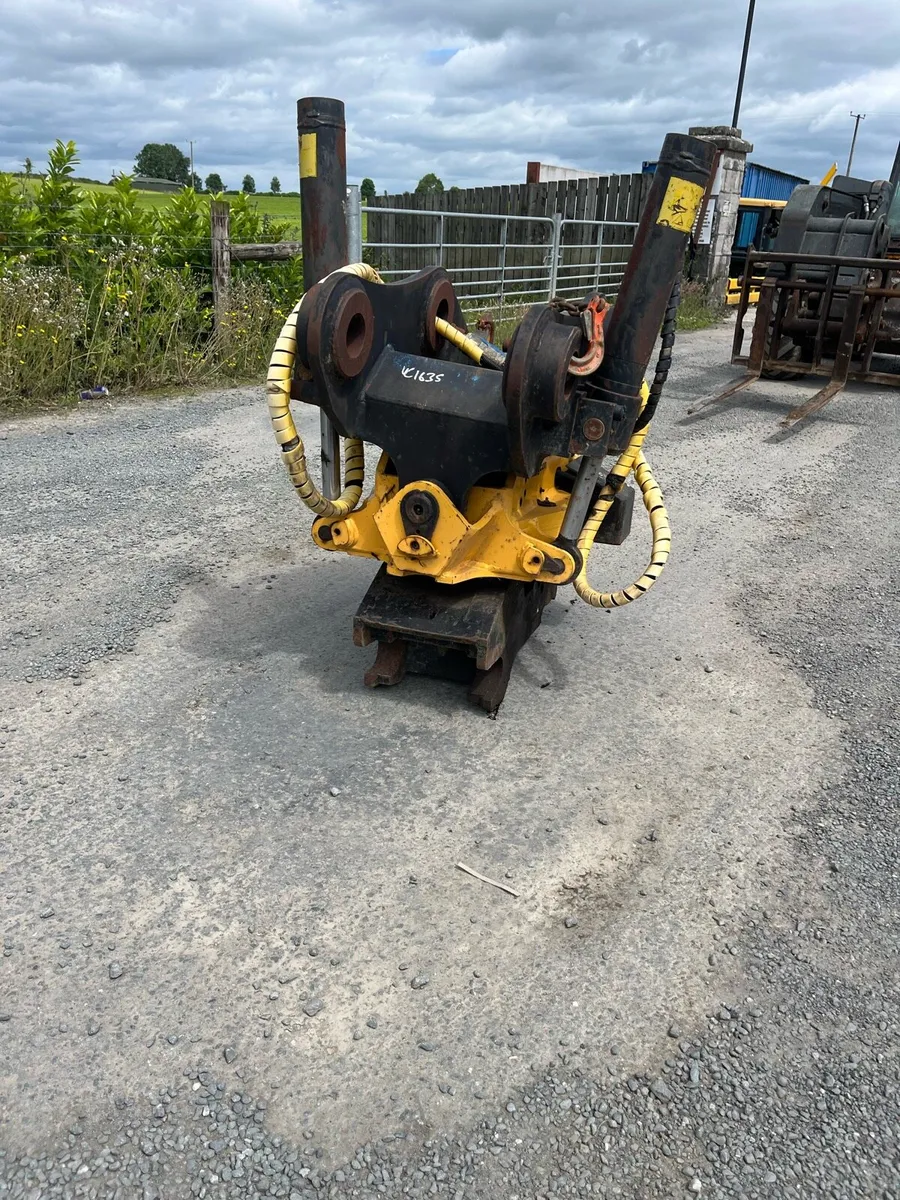 Engcon tilt rotator to suit 20 t excavator - Image 2